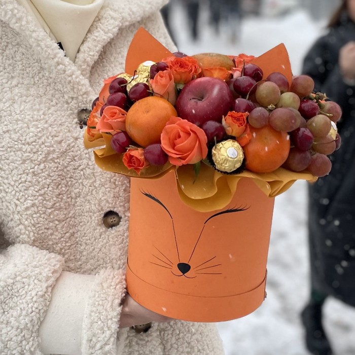 Коробка Лисичка с фруктами и розами